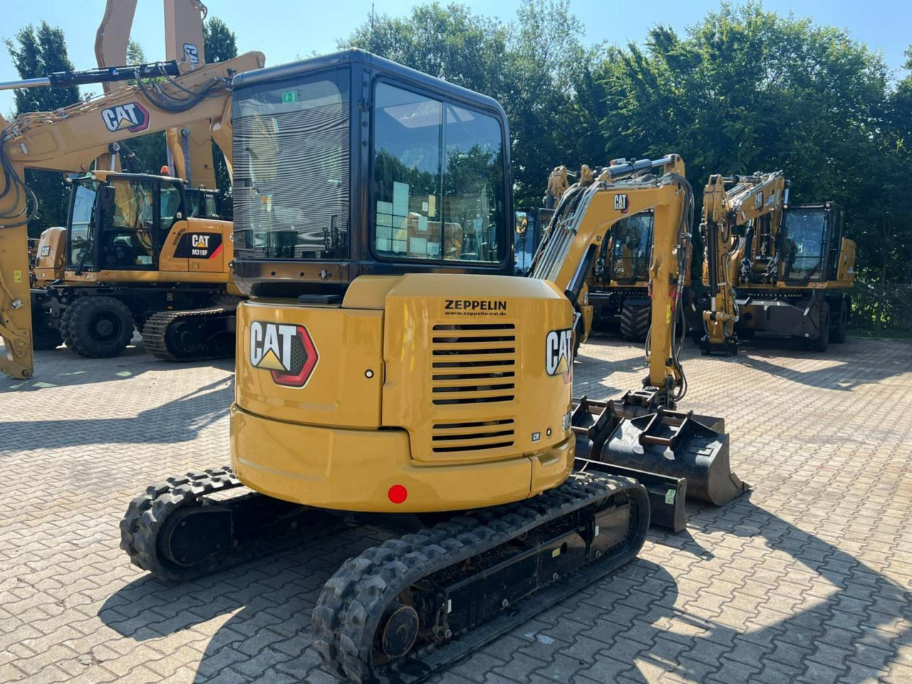 CAT 303.5E2CR - Lánctalpas kotró: 3 kép. CAT 303.5E2CR - Lánctalpas kotró: 3 kép.