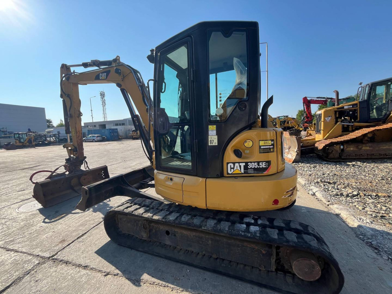 CAT 305.5E2CR - Lánctalpas kotró: 4 kép. CAT 305.5E2CR - Lánctalpas kotró: 4 kép.