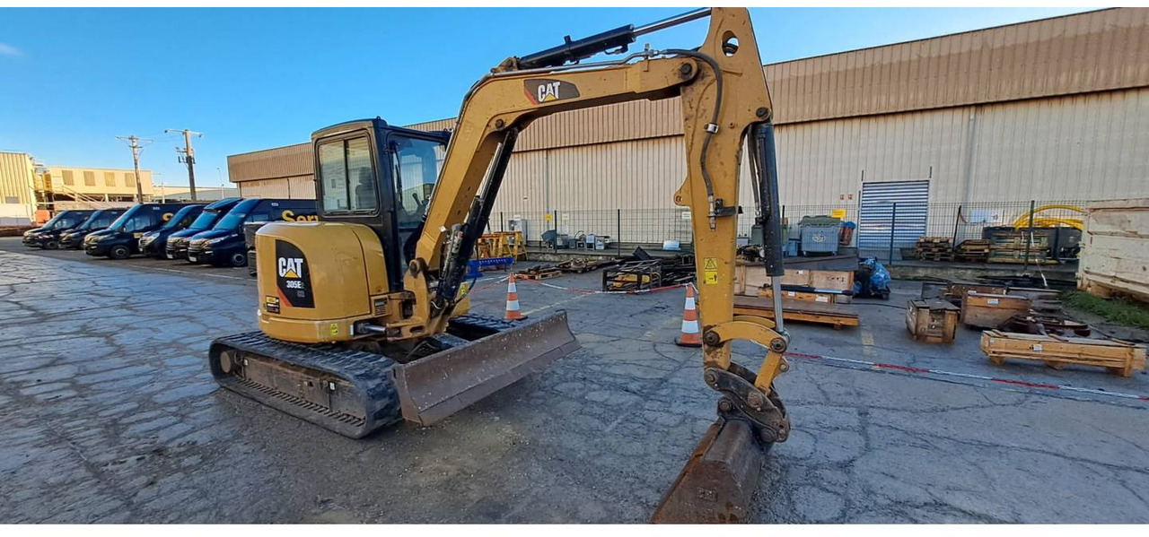 CAT 305E2CR - Lánctalpas kotró: 2 kép. CAT 305E2CR - Lánctalpas kotró: 2 kép.