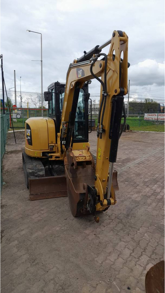 CAT 305E2CR - Lánctalpas kotró: 2 kép. CAT 305E2CR - Lánctalpas kotró: 2 kép.