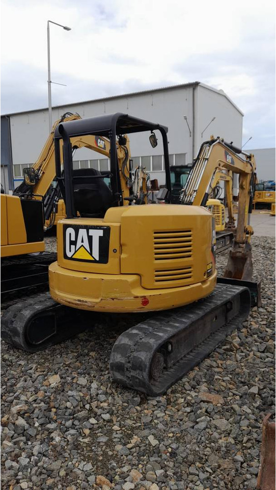 CAT 305E2CR - Lánctalpas kotró: 3 kép. CAT 305E2CR - Lánctalpas kotró: 3 kép.