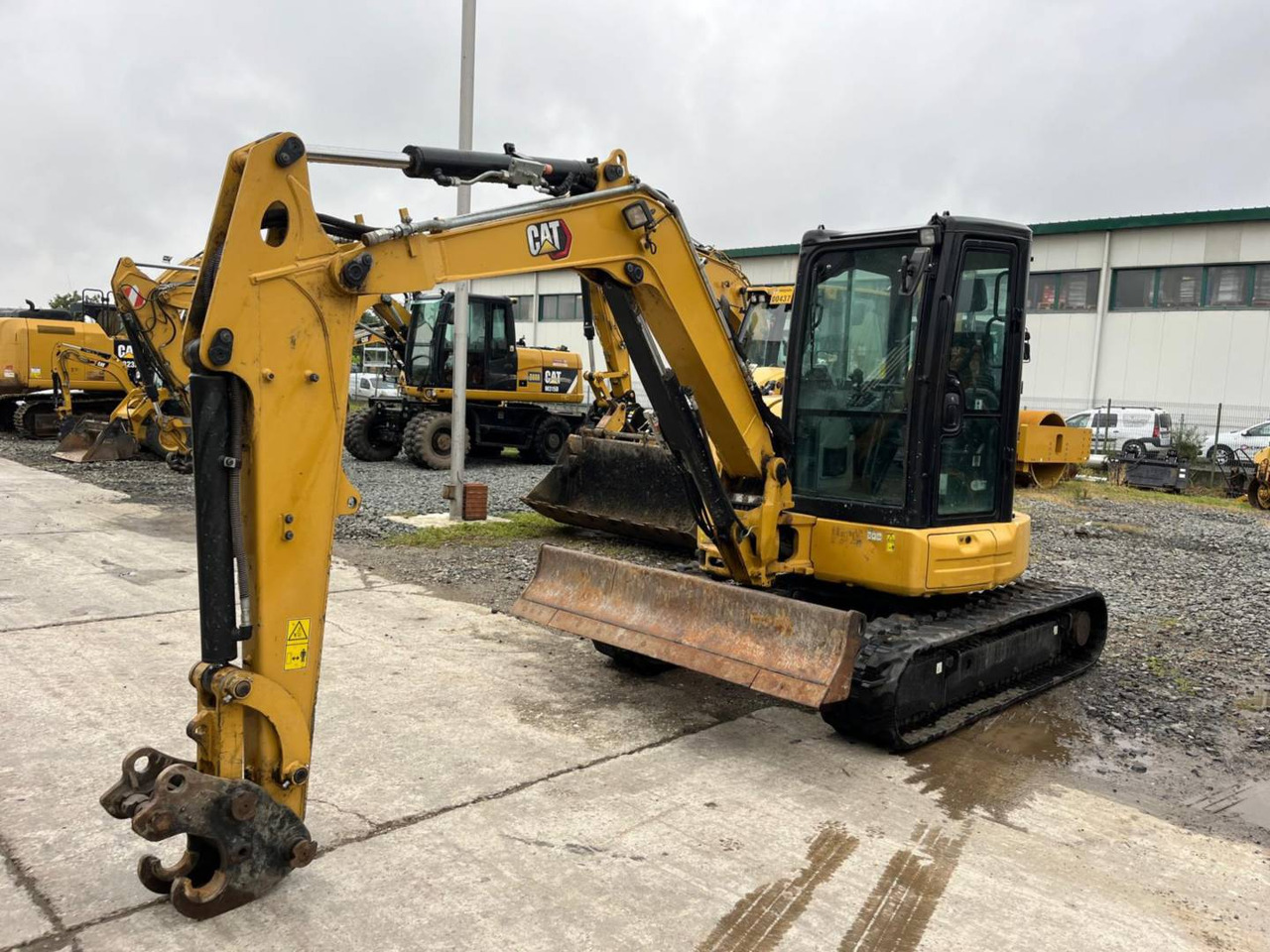 CAT 308E2CRSB - Lánctalpas kotró: 1 kép. CAT 308E2CRSB - Lánctalpas kotró: 1 kép.