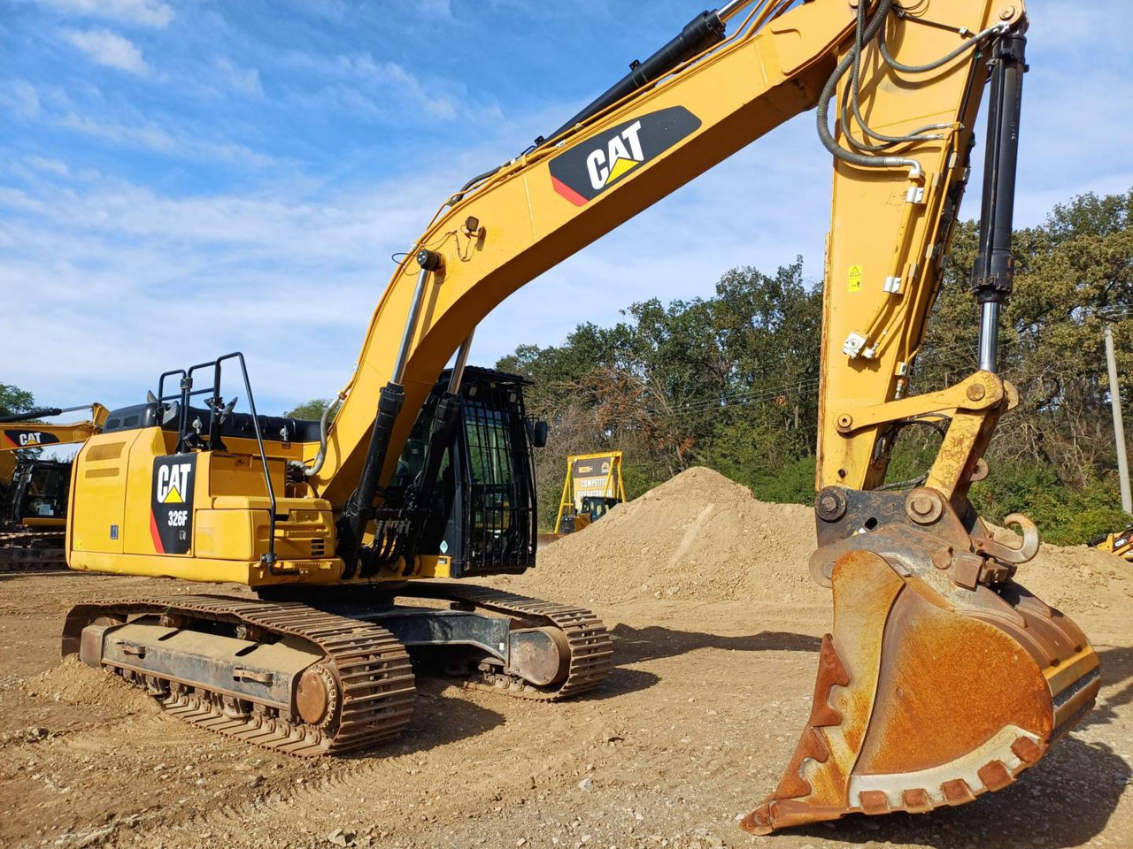 CAT 326FLN - Lánctalpas kotró: 2 kép. CAT 326FLN - Lánctalpas kotró: 2 kép.