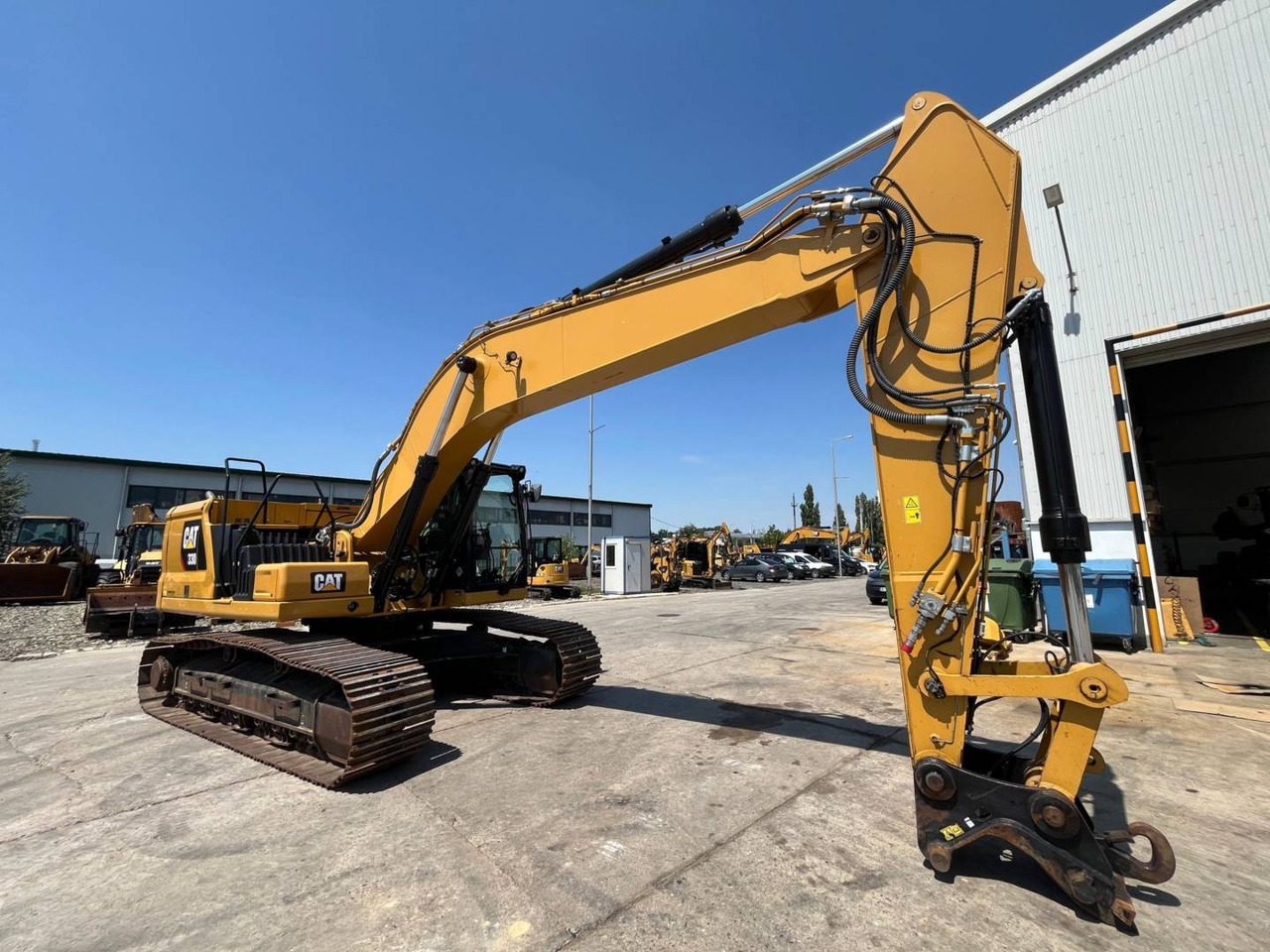 CAT 330-07 - Lánctalpas kotró: 2 kép. CAT 330-07 - Lánctalpas kotró: 2 kép.