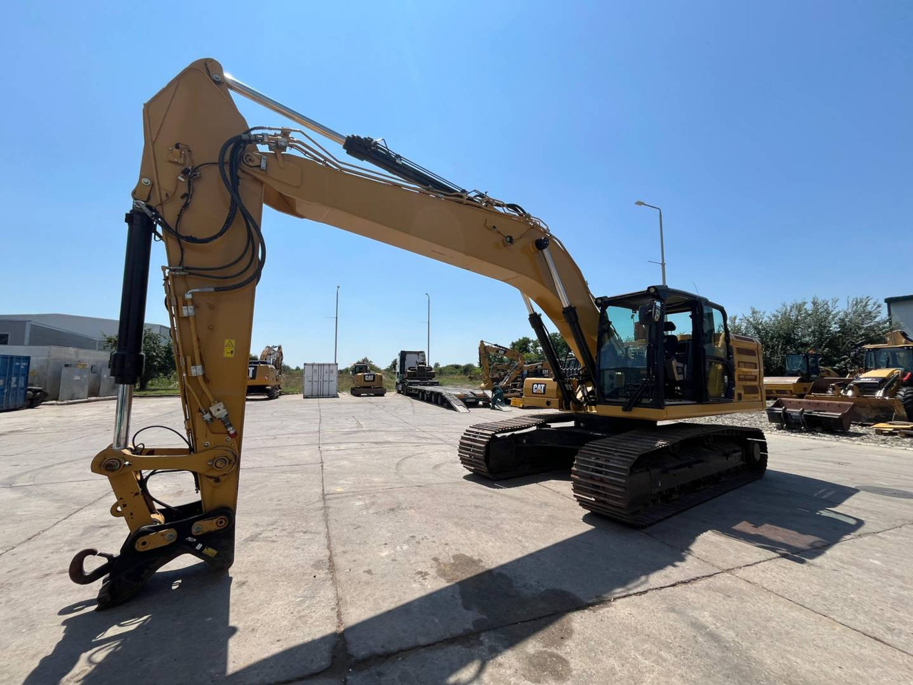 CAT 330-07 - Lánctalpas kotró: 1 kép. CAT 330-07 - Lánctalpas kotró: 1 kép.