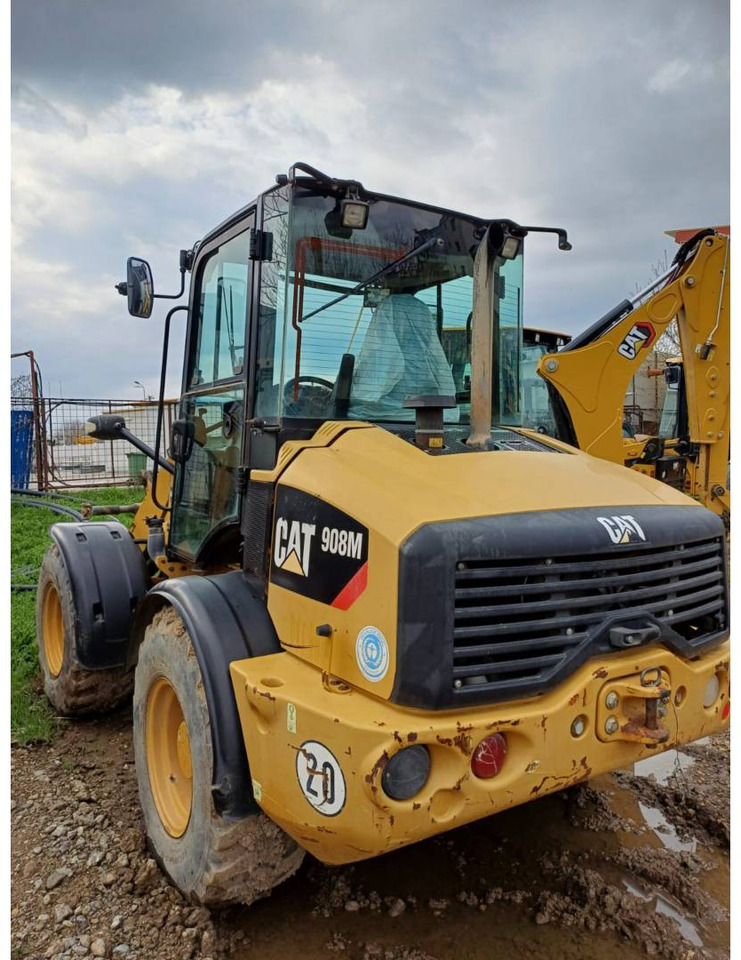 CAT 908M - Gumikerekes homlokrakodó: 4 kép. CAT 908M - Gumikerekes homlokrakodó: 4 kép.