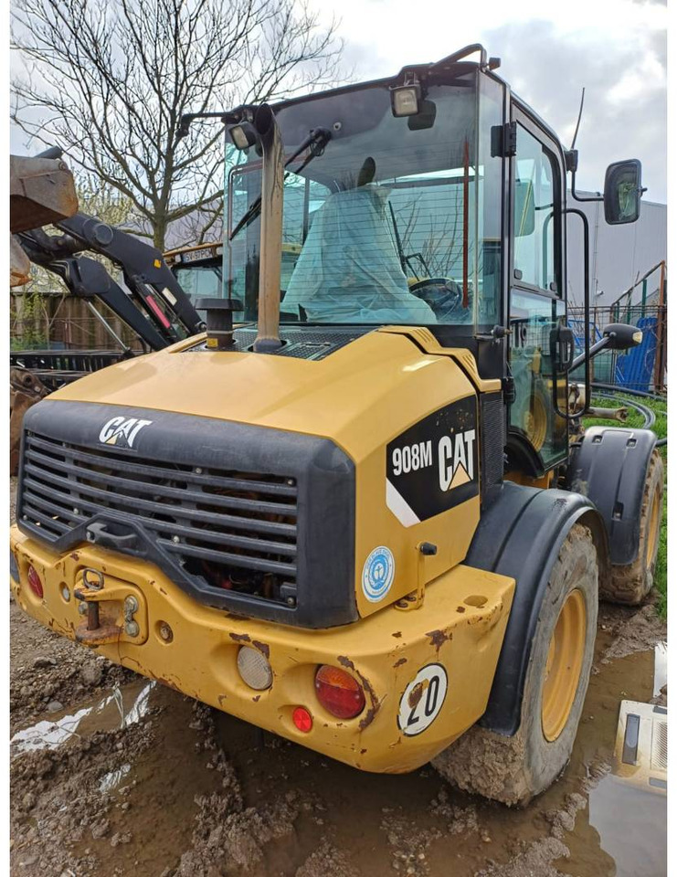 CAT 908M - Gumikerekes homlokrakodó: 3 kép. CAT 908M - Gumikerekes homlokrakodó: 3 kép.