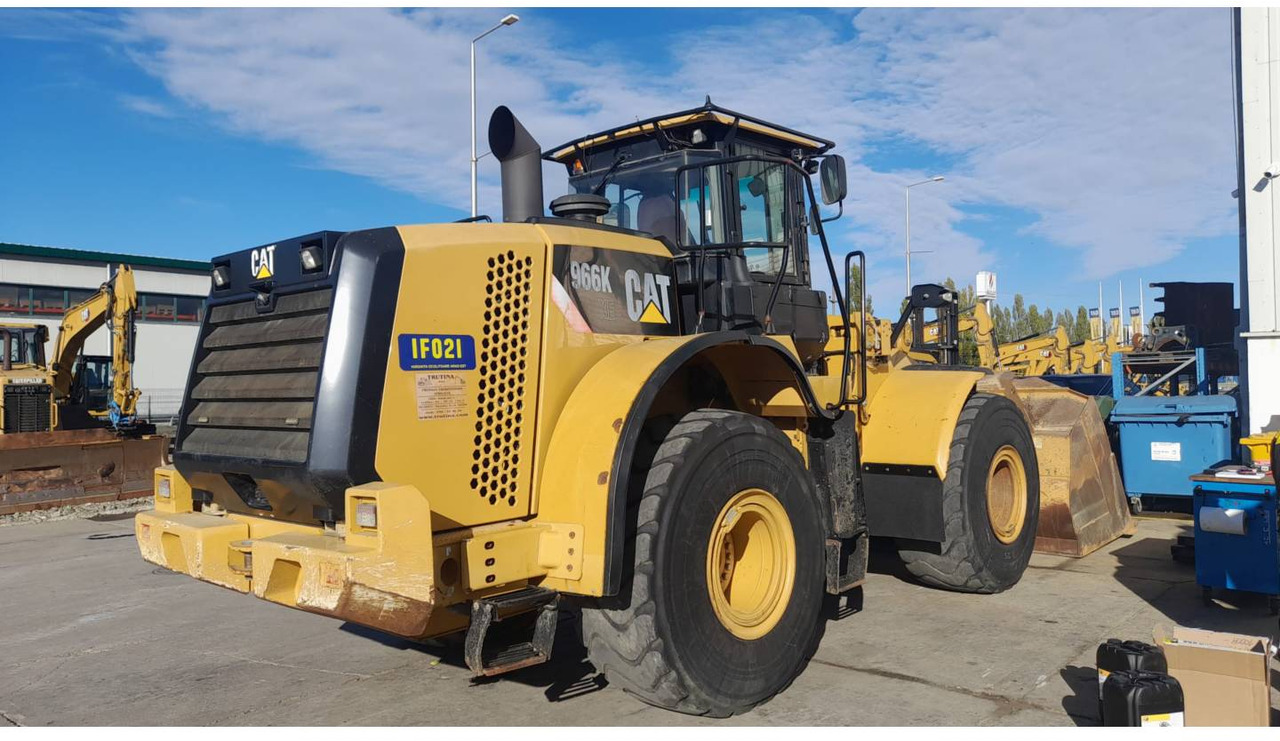 CAT 966KXE - Gumikerekes homlokrakodó: 3 kép. CAT 966KXE - Gumikerekes homlokrakodó: 3 kép.