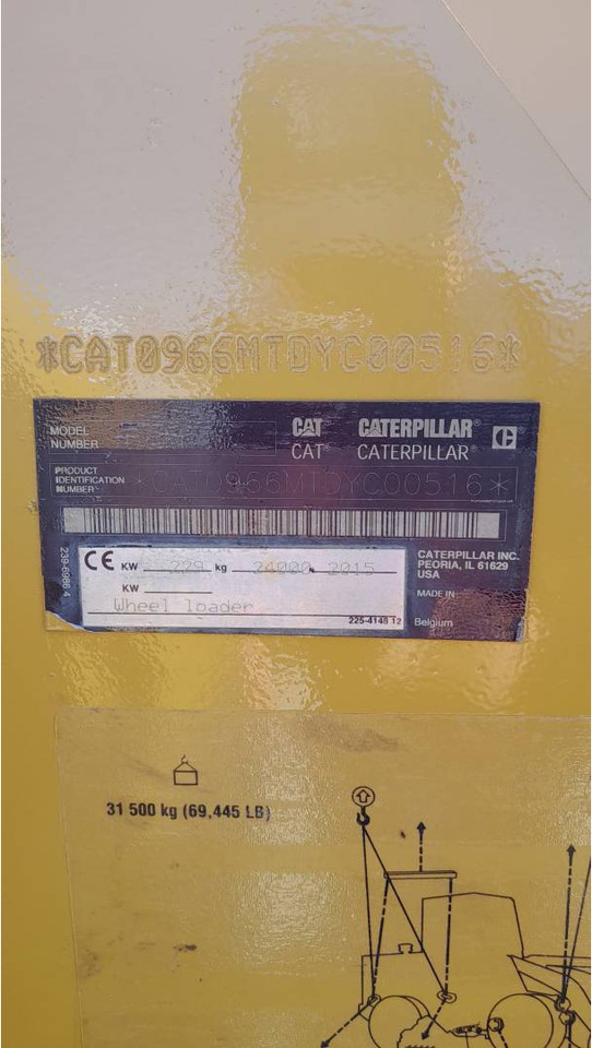 CAT 966M - Gumikerekes homlokrakodó: 5 kép. CAT 966M - Gumikerekes homlokrakodó: 5 kép.