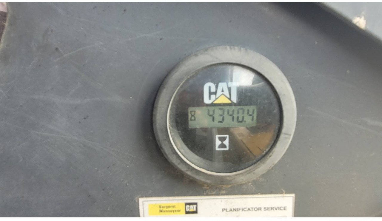 CAT AP-655D - Útburkológép: 5 kép. CAT AP-655D - Útburkológép: 5 kép.
