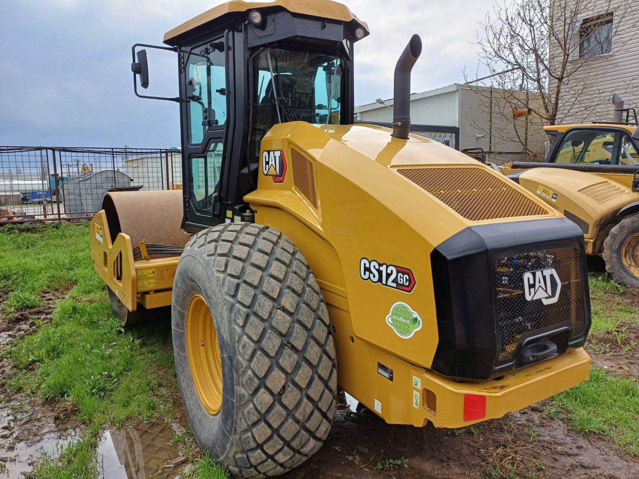 CAT CS12GC - Talajtömörítő: 4 kép. CAT CS12GC - Talajtömörítő: 4 kép.
