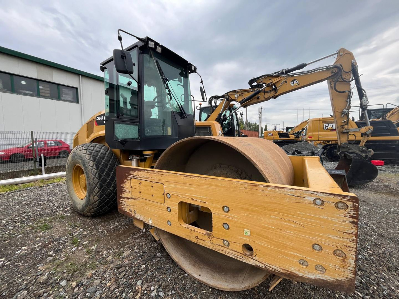 CAT CS64B - Talajtömörítő: 2 kép. CAT CS64B - Talajtömörítő: 2 kép.