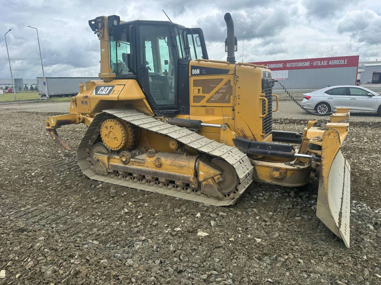 CAT D6NXL - Buldózer: 2 kép. CAT D6NXL - Buldózer: 2 kép.