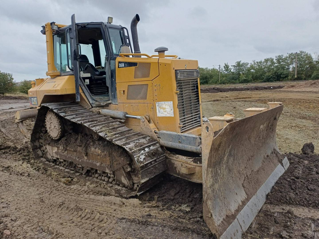 CAT D6NXL - Buldózer: 2 kép. CAT D6NXL - Buldózer: 2 kép.