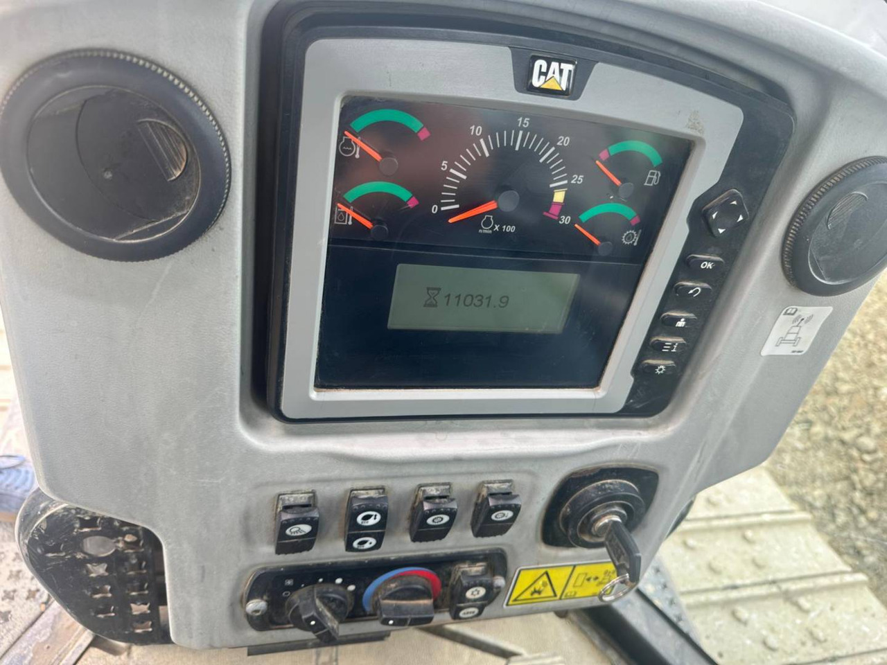 CAT D6NXL - Buldózer: 5 kép. CAT D6NXL - Buldózer: 5 kép.