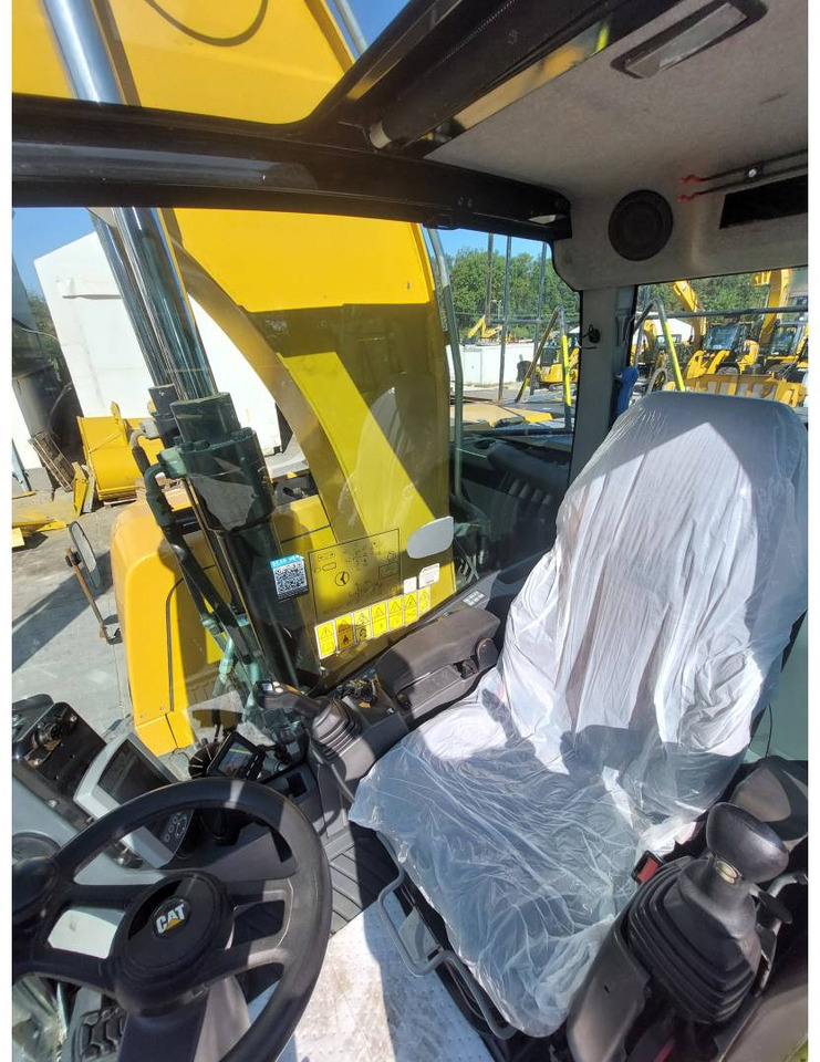 Gumikerekes kotró CAT M314F: 12 kép.
