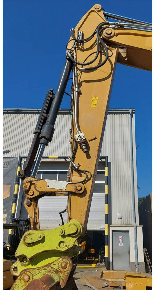Gumikerekes kotró CAT M314F: 10 kép.