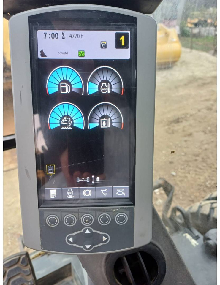 CAT M318F - Gumikerekes kotró: 5 kép. CAT M318F - Gumikerekes kotró: 5 kép.