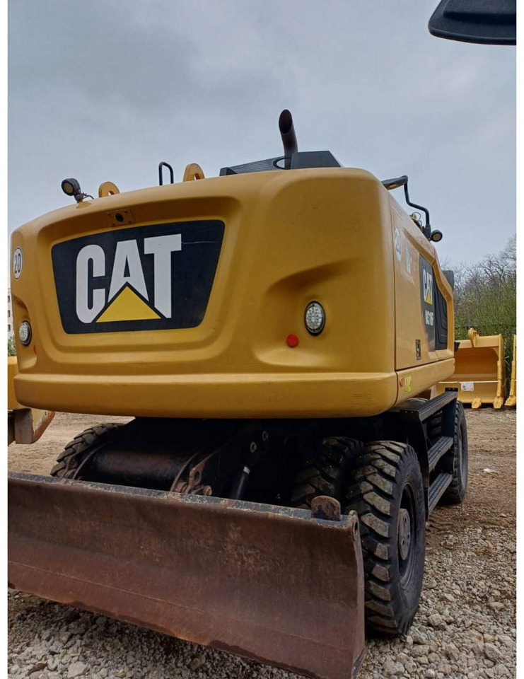 CAT M318F - Gumikerekes kotró: 3 kép. CAT M318F - Gumikerekes kotró: 3 kép.