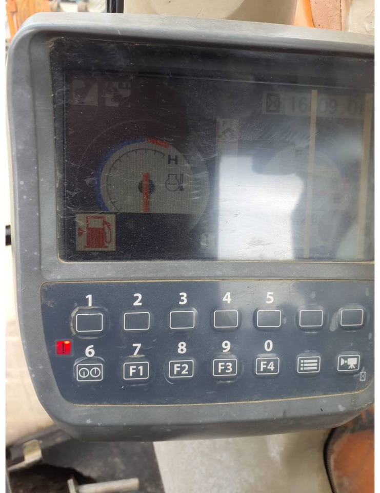 HITACHI ZX2400N-3 - Lánctalpas kotró: 5 kép. HITACHI ZX2400N-3 - Lánctalpas kotró: 5 kép.