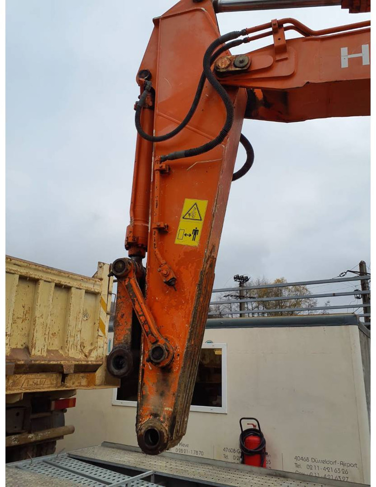 HITACHI ZX2400N-3 - Lánctalpas kotró: 3 kép. HITACHI ZX2400N-3 - Lánctalpas kotró: 3 kép.