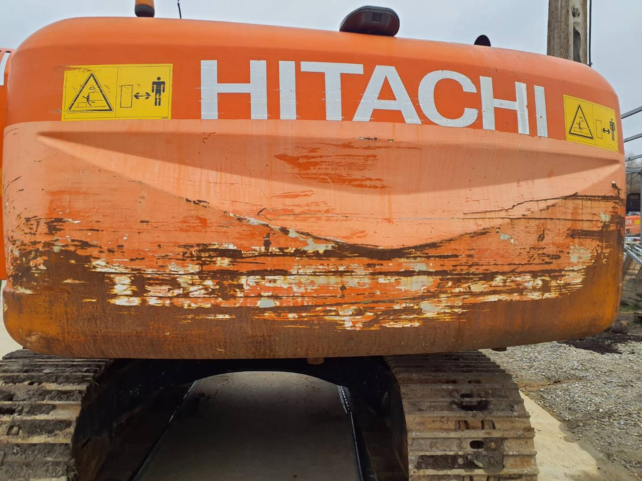 HITACHI ZX2400N-3 - Lánctalpas kotró: 4 kép. HITACHI ZX2400N-3 - Lánctalpas kotró: 4 kép.