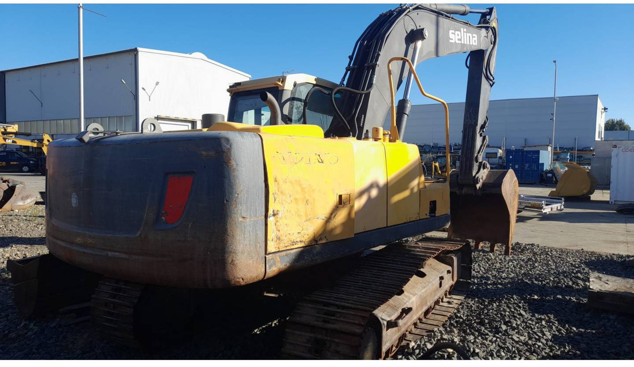 VOLVO EC210CN - Lánctalpas kotró: 3 kép. VOLVO EC210CN - Lánctalpas kotró: 3 kép.