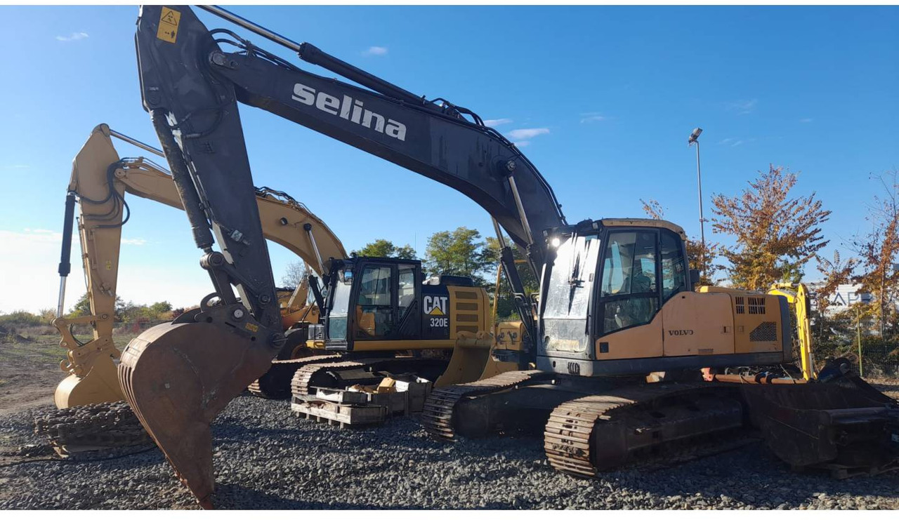 VOLVO EC210CN - Lánctalpas kotró: 1 kép. VOLVO EC210CN - Lánctalpas kotró: 1 kép.