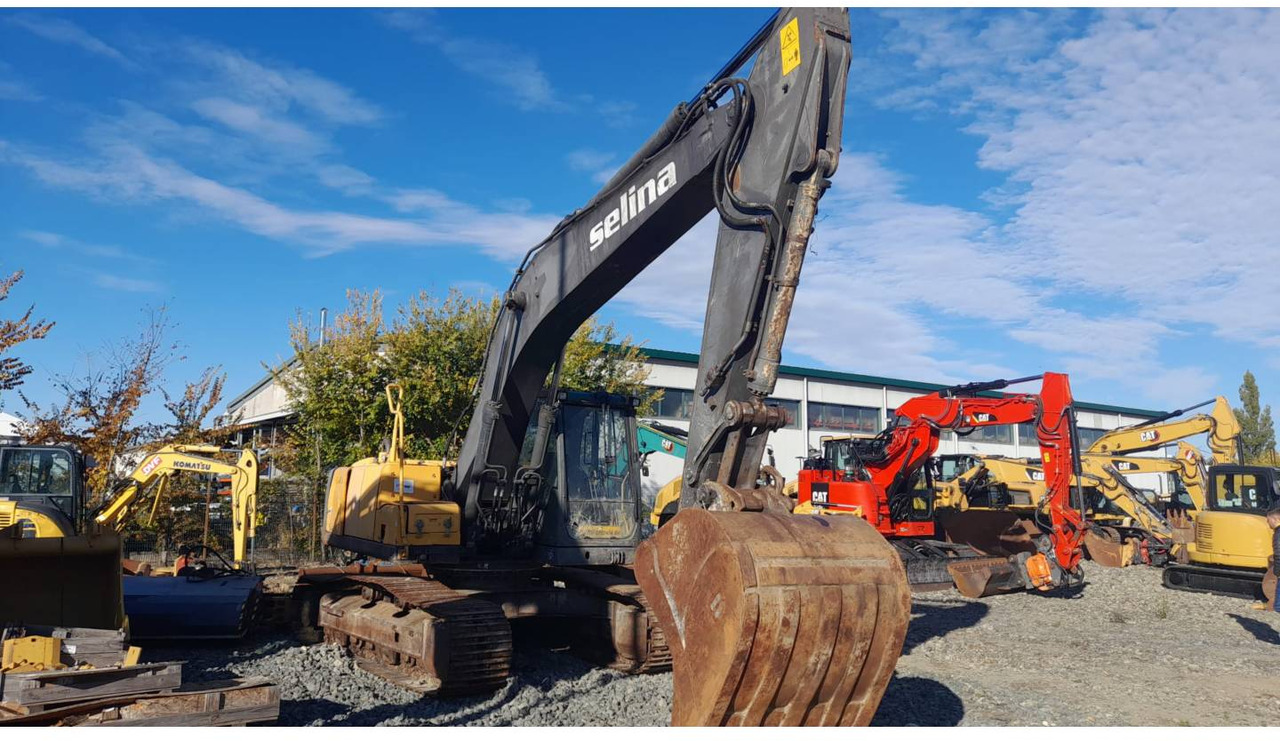 VOLVO EC210CN - Lánctalpas kotró: 2 kép. VOLVO EC210CN - Lánctalpas kotró: 2 kép.