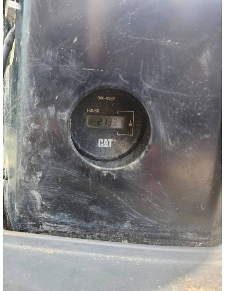 CAT 305.5E2CR - Lánctalpas kotró: 5 kép. CAT 305.5E2CR - Lánctalpas kotró: 5 kép.