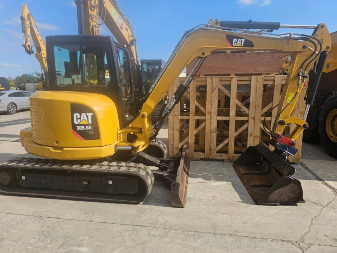 CAT 305.5E2CR - Lánctalpas kotró: 1 kép. CAT 305.5E2CR - Lánctalpas kotró: 1 kép.