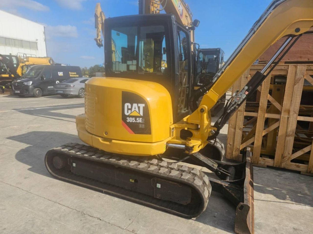 CAT 305.5E2CR - Lánctalpas kotró: 2 kép. CAT 305.5E2CR - Lánctalpas kotró: 2 kép.