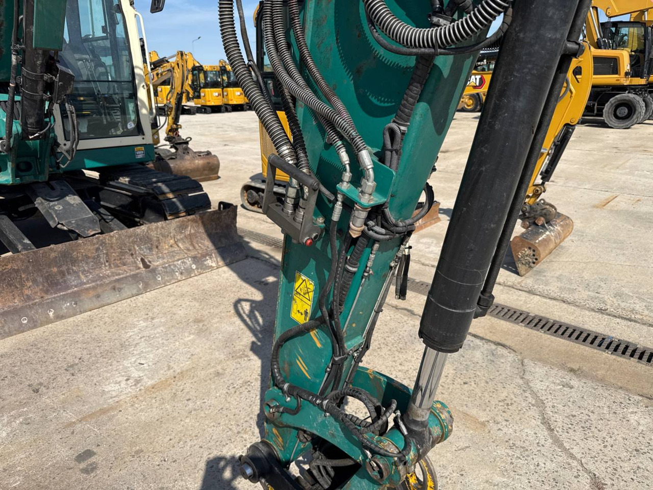 Lánctalpas kotró CAT 308CR: 12 kép. Lánctalpas kotró CAT 308CR: 12 kép.