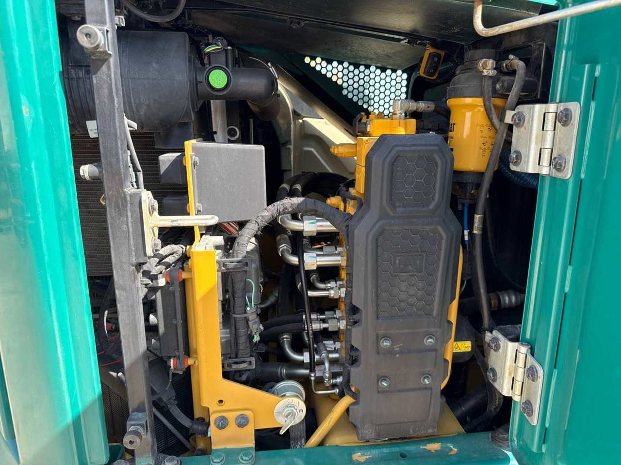 Lánctalpas kotró CAT 308CR: 16 kép. Lánctalpas kotró CAT 308CR: 16 kép.