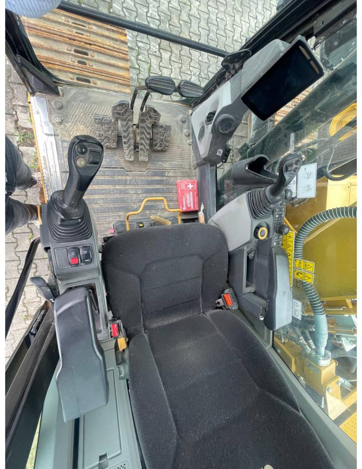 CAT 320GC - Lánctalpas kotró: 5 kép. CAT 320GC - Lánctalpas kotró: 5 kép.