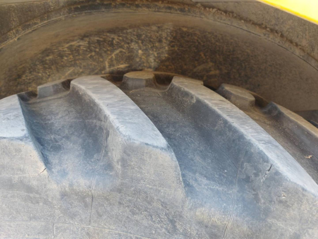 Kotrórakodó CAT 428: 11 kép.