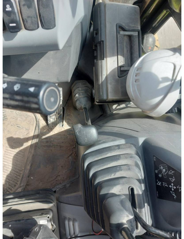 Kotrórakodó CAT 428: 18 kép.