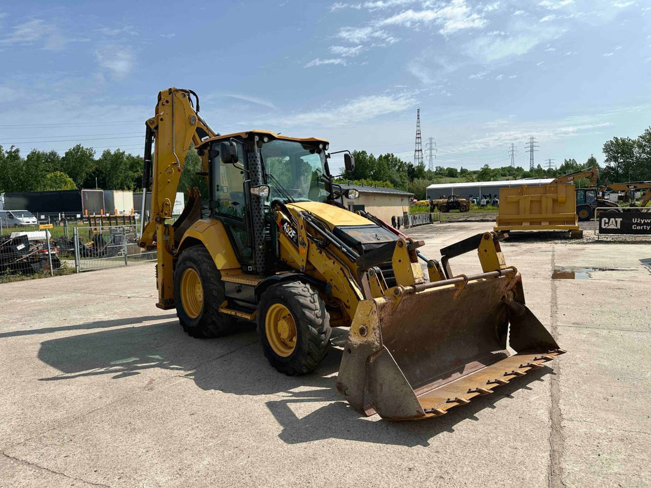 CAT 432F2 - Kotrórakodó: 2 kép. CAT 432F2 - Kotrórakodó: 2 kép.