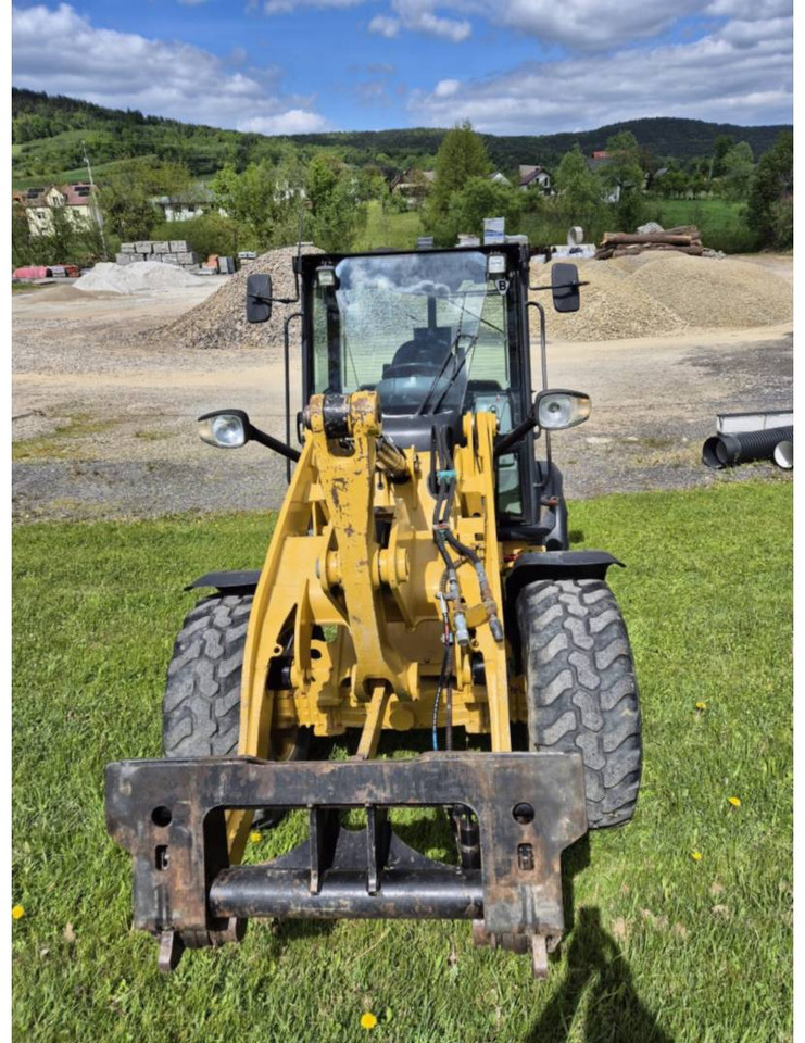 Gumikerekes homlokrakodó CAT 906H: 10 kép.
