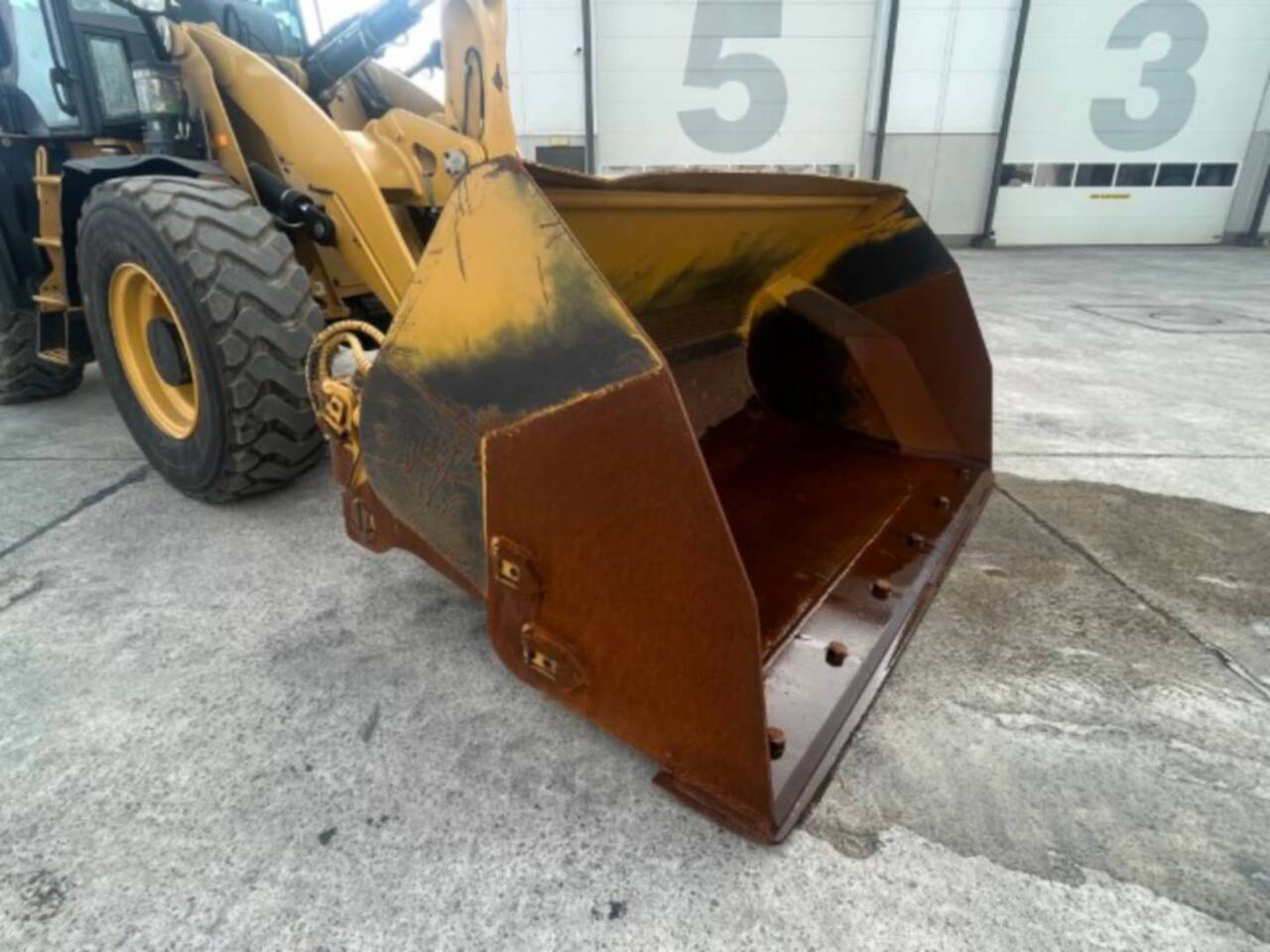 Gumikerekes homlokrakodó CAT 914K: 15 kép.