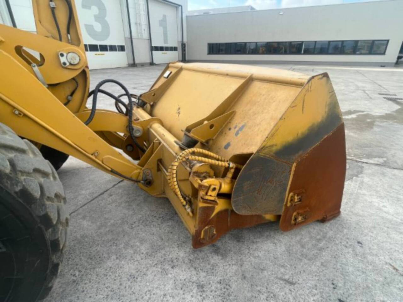 Gumikerekes homlokrakodó CAT 914K: 14 kép.