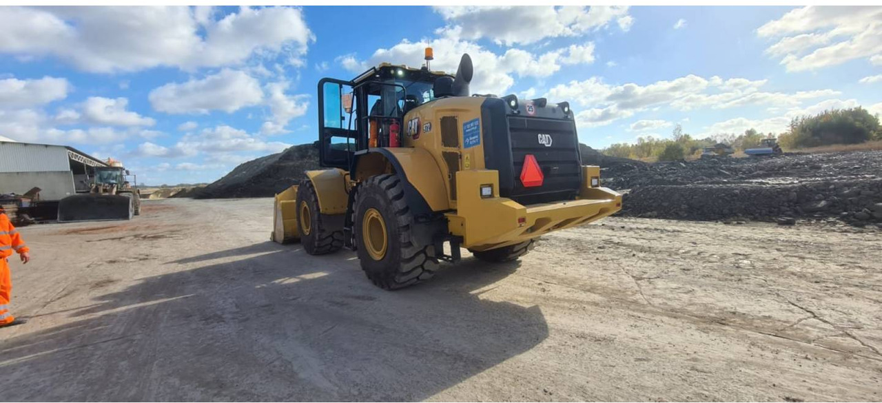 CAT 972 - Gumikerekes homlokrakodó: 4 kép. CAT 972 - Gumikerekes homlokrakodó: 4 kép.