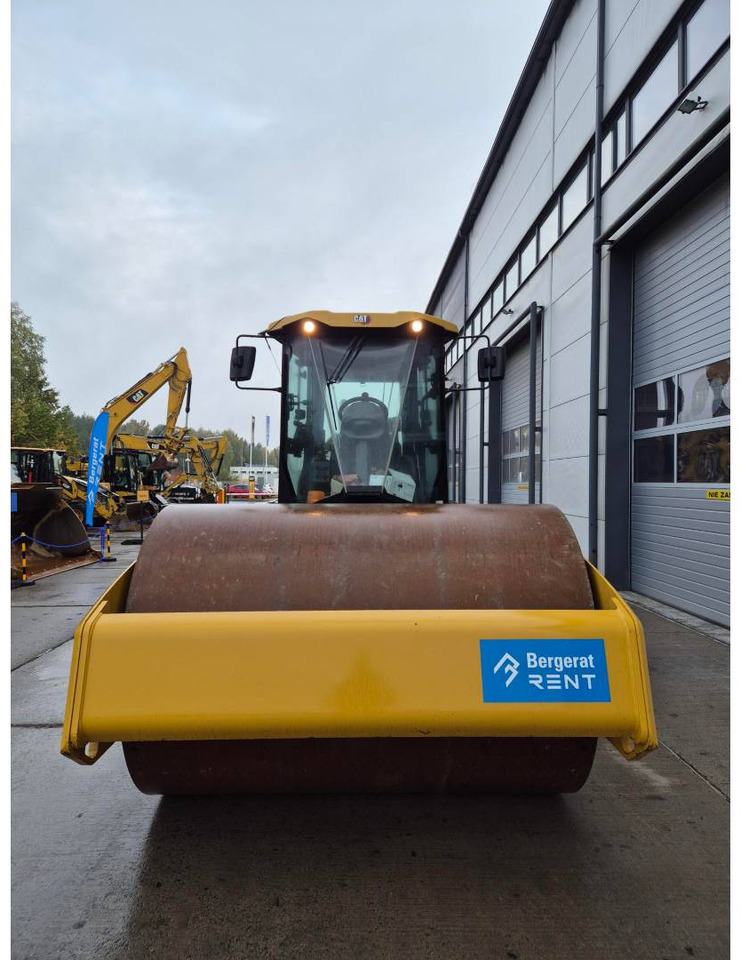 CAT CS12GC - Talajtömörítő: 4 kép. CAT CS12GC - Talajtömörítő: 4 kép.