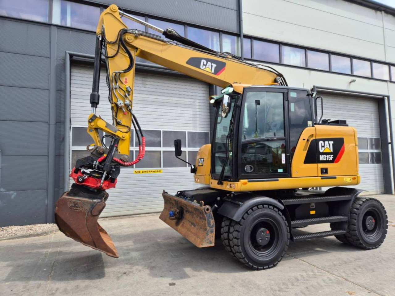 CAT M315F - Gumikerekes kotró: 1 kép. CAT M315F - Gumikerekes kotró: 1 kép.