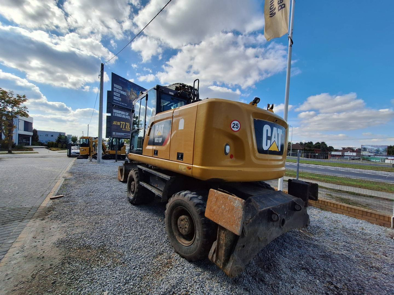 CAT M318F - Gumikerekes kotró: 4 kép. CAT M318F - Gumikerekes kotró: 4 kép.