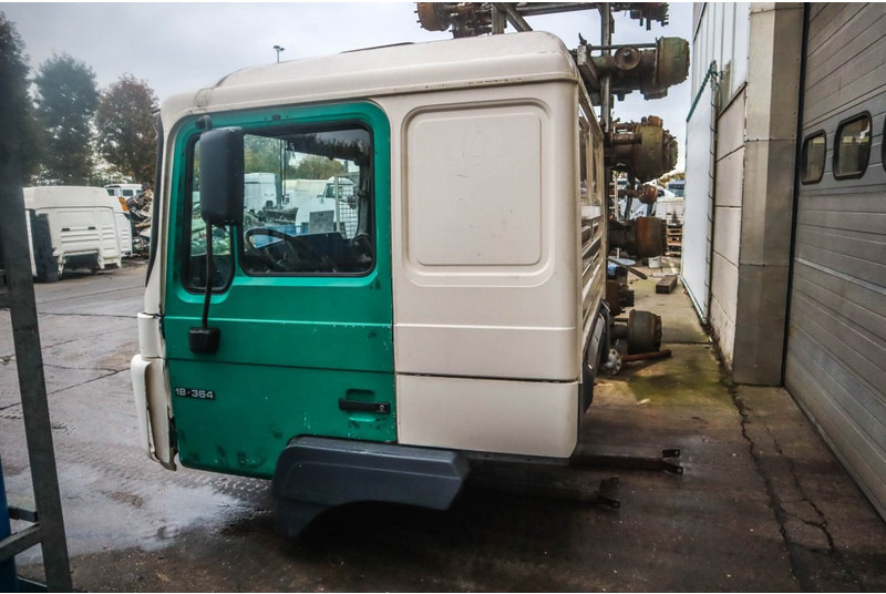 MAN F92L22 F2000 - Fülke és belső tér - Teherautó: 4 kép. MAN F92L22 F2000 - Fülke és belső tér - Teherautó: 4 kép.