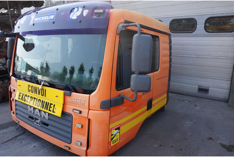 MAN F99L34 TGA - Fülke és belső tér - Teherautó: 2 kép. MAN F99L34 TGA - Fülke és belső tér - Teherautó: 2 kép.