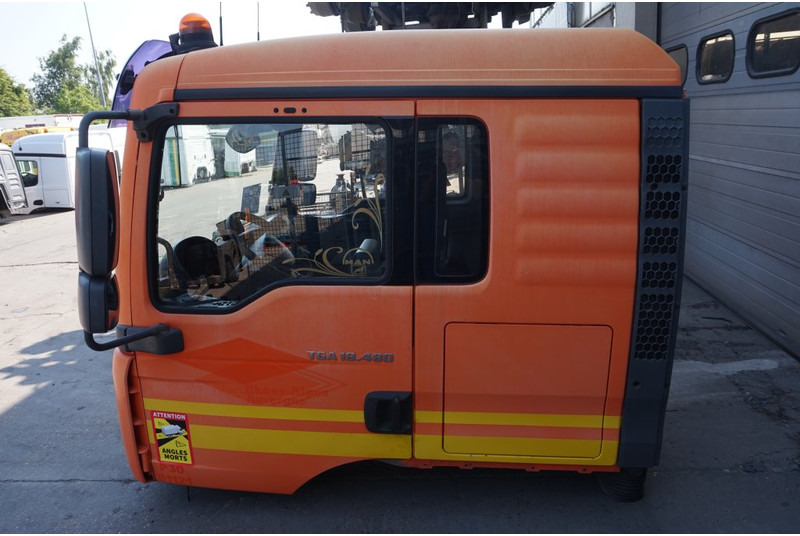 MAN F99L34 TGA - Fülke és belső tér - Teherautó: 5 kép. MAN F99L34 TGA - Fülke és belső tér - Teherautó: 5 kép.