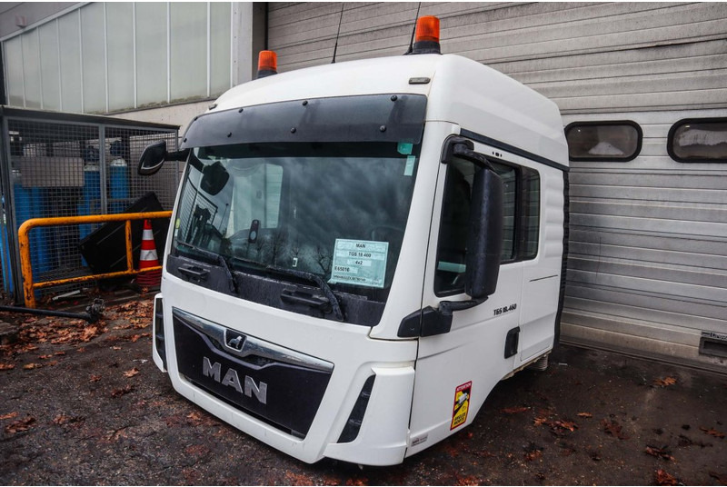 MAN F99L39 TGS EURO6 - Fülke és belső tér - Teherautó: 3 kép. MAN F99L39 TGS EURO6 - Fülke és belső tér - Teherautó: 3 kép.