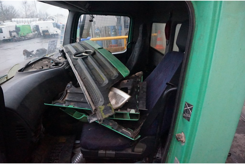 Mercedes-Benz ATEGO F07 KORT RECHTS STUUR 972 890 25 200671 - Fülke és belső tér - Teherautó: 5 kép. Mercedes-Benz ATEGO F07 KORT RECHTS STUUR 972 890 25 200671 - Fülke és belső tér - Teherautó: 5 kép.